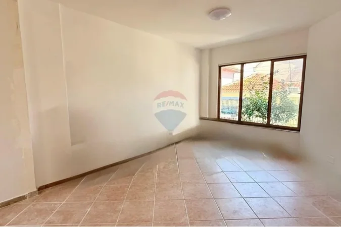 Tirane, jepet me qera zyre , 90 m² 650 € (Rruga Teli Ndini Sheshi Shtraus, Tiranë)