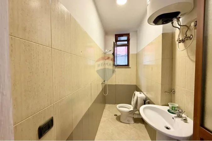 Tirane, jepet me qera zyre , 90 m² 650 € (Rruga Teli Ndini Sheshi Shtraus, Tiranë)
