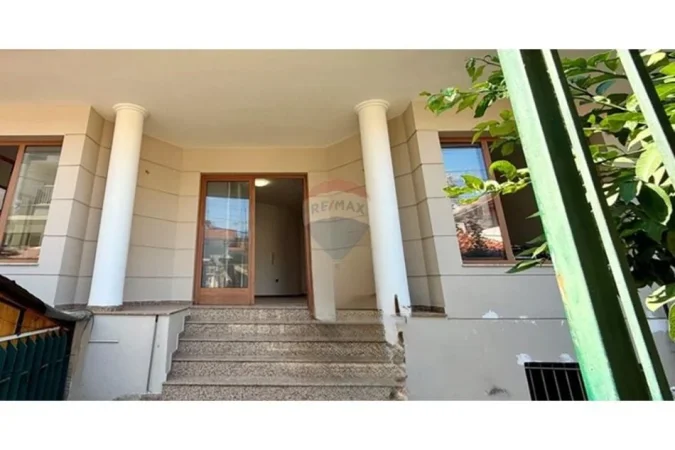 Tirane, jepet me qera zyre , 90 m² 650 € (Rruga Teli Ndini Sheshi Shtraus, Tiranë)