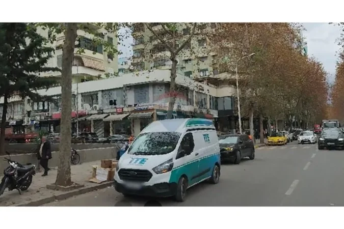 Tirane, jepet me qera zyre , 50 m² 800 € (Ish Ekspozita)