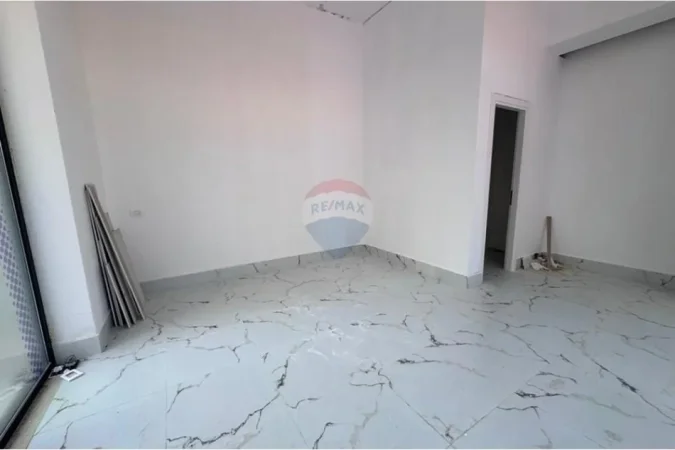 Tirane, jepet me qera dyqan , 27 m² 600 € 
