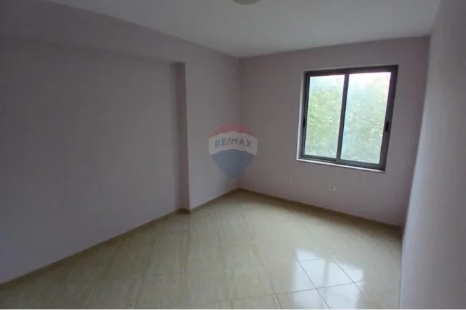 Tirane, jepet me qera apartament , 103 m² 570 € (Rruga Vaçe Zela, Tiranë)