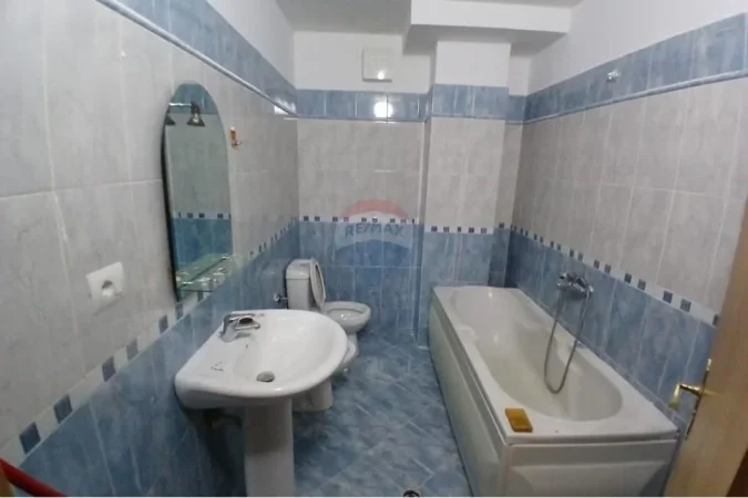 Tirane, jepet me qera apartament , 103 m² 570 € (Rruga Vaçe Zela, Tiranë)