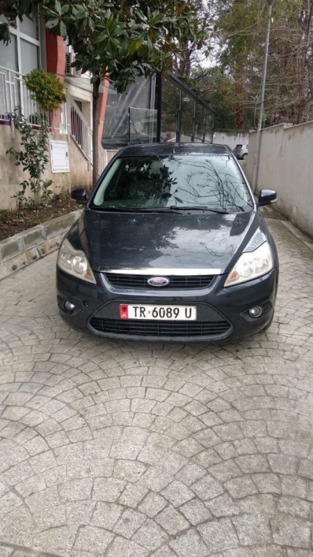 Ford Focus 2010 Nafte, gri e erret manuale Klima 165.000 km 3.600 €