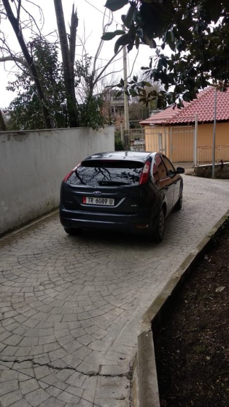 Tirane, shes makine Ford Focus Nafte, gri e erret manuale Klima 165.000 km 3.600 €