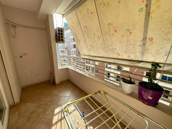Tirane, jepet me qera apartament 2+1+Aneks+Ballkon Kati 6, 120 m² 550 € (Rruga Jata)