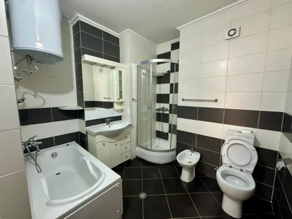 Tirane, jepet me qera apartament 2+1+Aneks+Ballkon Kati 6, 120 m² 550 € (Rruga Jata)