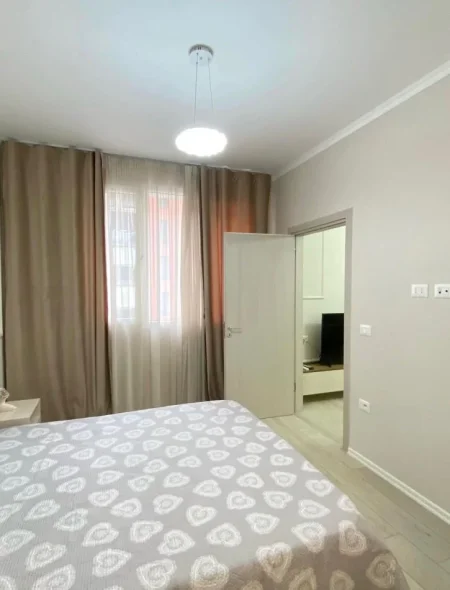 Tirane, jepet me qera apartament 1+1+Ballkon Kati 3, 65 m² 500 € (Rruga Leonard Frroku)