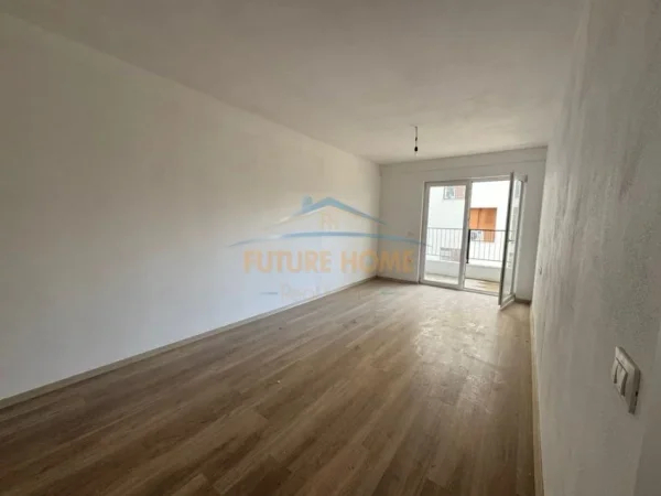 Tirane, jepet me qera apartament 1+1 Kati 3, 75 m² 350 € (kombinat)