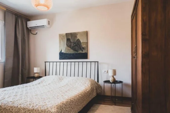 Tirane, jepet me qera apartament 1+1 Kati 4, 60 m² 650 € (Qender)