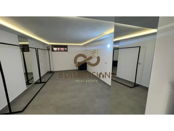 Tirane, jepet me qera dyqan Kati -1, 50 m² 500 € (ish ekspozita)