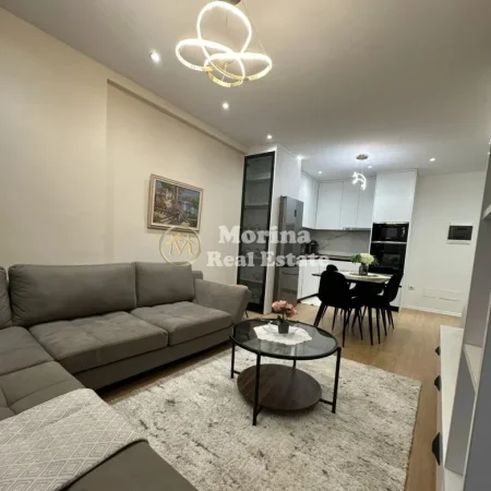 Tirane, jepet me qera apartament 2+1 Kati 6, 90 m² 650 € (Univers City)