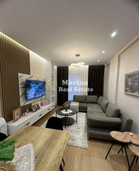Tirane, jepet me qera apartament 2+1 Kati 6, 90 m² 650 € (Univers City)