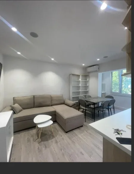 Tirane, jepet me qera apartament 1+1 Kati 4, 50 m² 650 € (RRUGA ASIM VOKSHI)