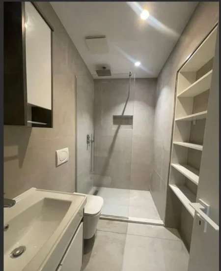 Tirane, jepet me qera apartament 1+1 Kati 4, 50 m² 650 € (RRUGA ASIM VOKSHI)