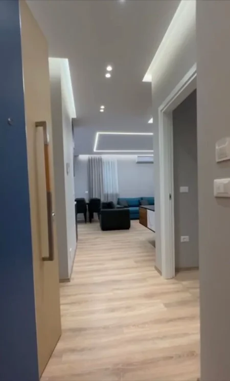 Tirane, jepet me qera 1+1+Ballkon Kati 2, 700 €