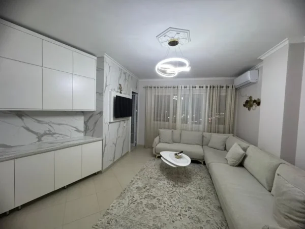 Tirane, jepet me qera apartament 1+1+Ballkon Kati 3, 70 m² 400 € (Astir)