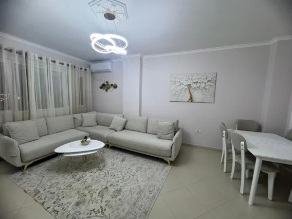 Tirane, jepet me qera apartament 1+1+Ballkon Kati 3, 70 m² 400 € (Astir)