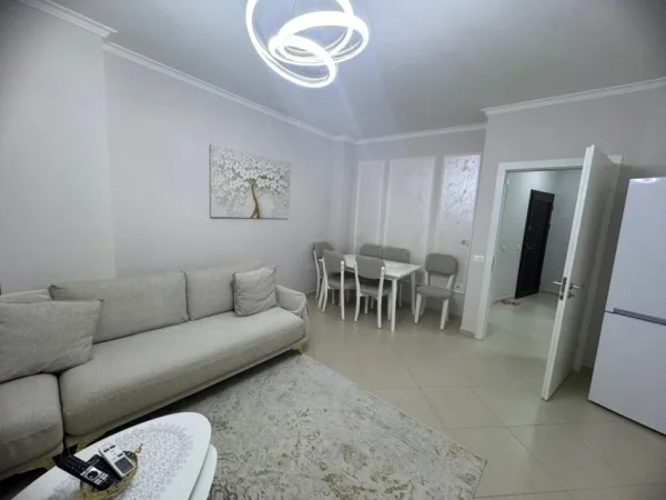 Tirane, jepet me qera apartament 1+1+Ballkon Kati 3, 70 m² 400 € (Astir)