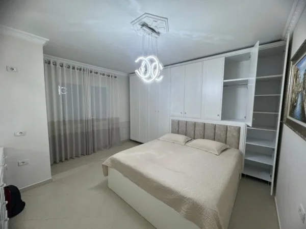 Tirane, jepet me qera apartament 1+1+Ballkon Kati 3, 70 m² 400 € (Astir)