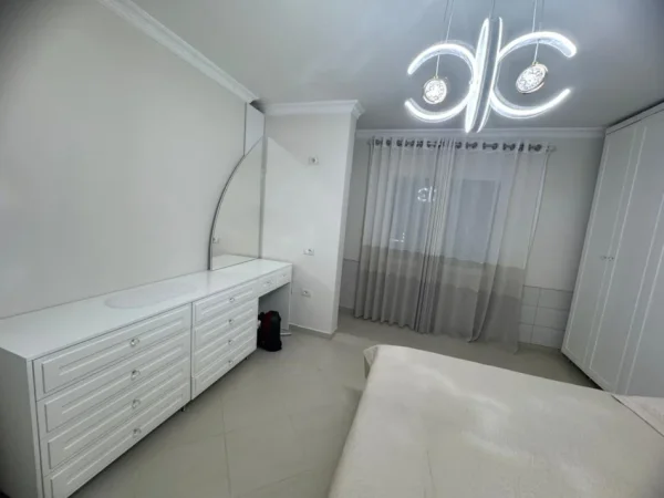 Tirane, jepet me qera apartament 1+1+Ballkon Kati 3, 70 m² 400 € (Astir)