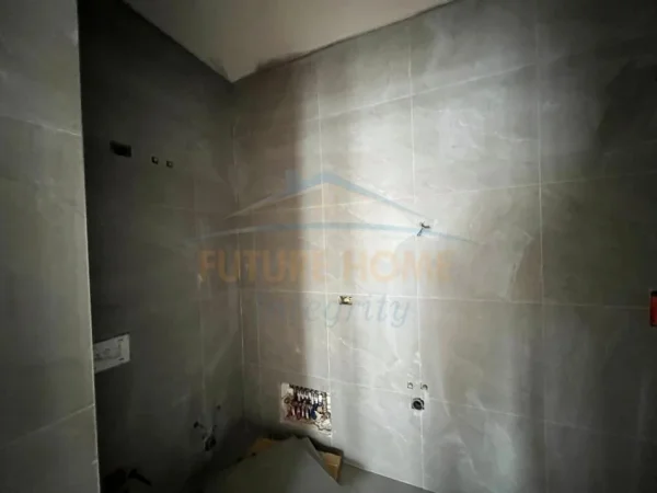 Tirane, shitet apartament 2+1+Ballkon Kati 5, 87 m² 122.220 € 