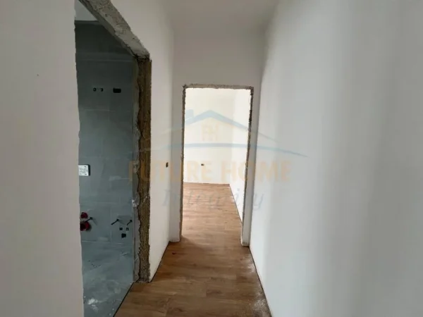 Tirane, shitet apartament 2+1+Ballkon Kati 5, 87 m² 122.220 € 