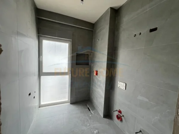 Tirane, shitet apartament 2+1+Ballkon Kati 5, 87 m² 122.220 € 