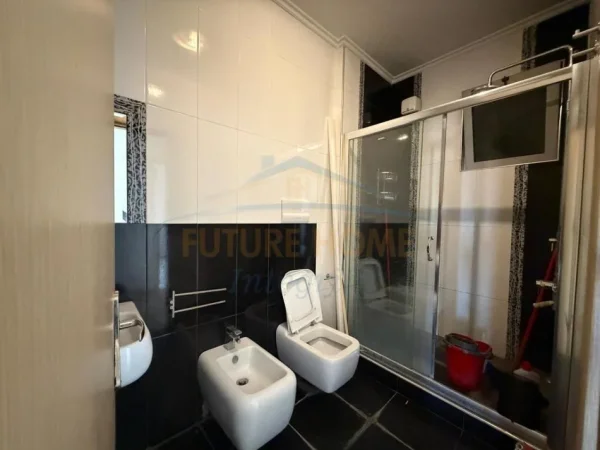 Tirane, jap me qera apartament 3+1+Ballkon Kati 3, 142 m² 730 € (UNAZA E RE)