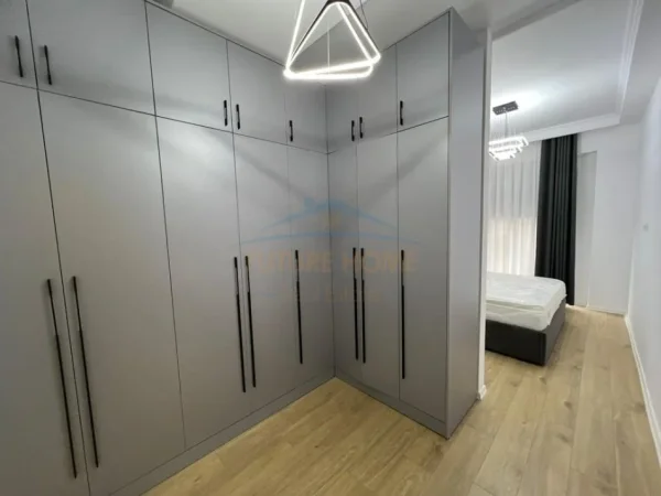 Tirane, jap me qera apartament 2+1+Ballkon Kati 4, 105 m² 750 € (Siri Kodra)