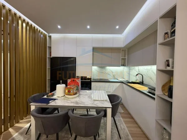 Tirane, shitet apartament 3+1+Ballkon Kati 3, 113 m² 325.000 € 