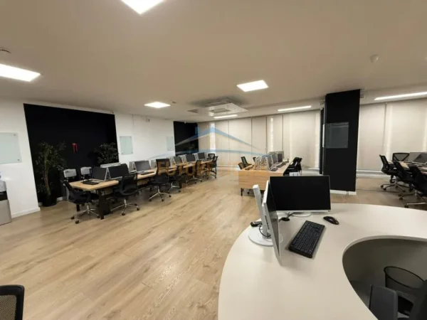 Tirane, jepet me qera ambjent biznesi Kati 1, 583 m² 11.500 € 