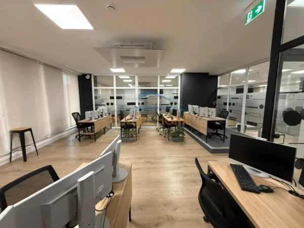 Tirane, jepet me qera ambjent biznesi Kati 1, 583 m² 11.500 € 