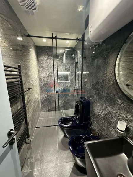 Tirane, jepet me qera apartament 1+1+Ballkon Kati 1, 50 m² 620 € (Shallvaret)