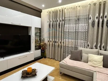 Tirane, jepet me qera apartament 2+1 Kati 1, 107 m² 450 € (Rr Shefqet Kuka)