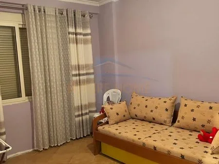 Tirane, jepet me qera apartament 2+1 Kati 1, 107 m² 450 € (Rr Shefqet Kuka)