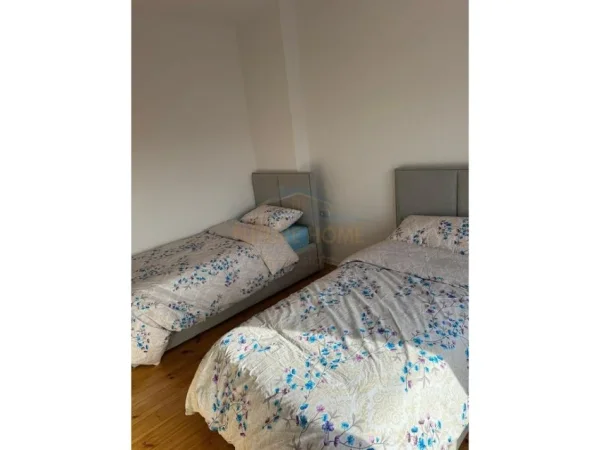 Qera, Apartament 2+1+2, Xhamllik
