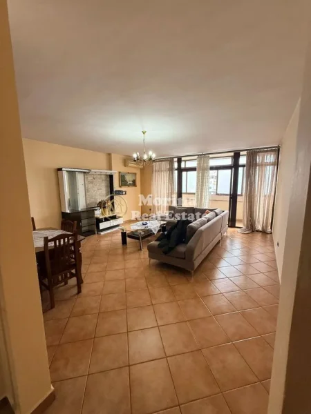 Tirane, jepet me qera apartament 2+1 Kati 2, 120 m² 700 € (Rruga e Kavajes)