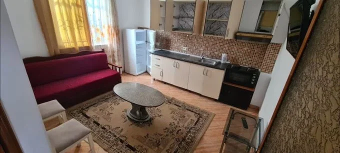 Tirane, jepet me qera apartament 1+1 Kati 0, 50 m² 300 € (rruga 5 maji)