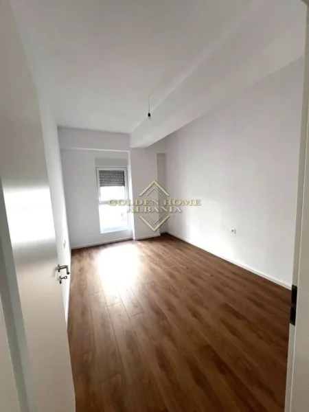 Tirane, shitet apartament 1+1 , 61 m² 