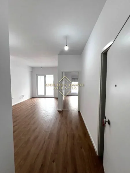 Tirane, shitet apartament 1+1 , 61 m² 