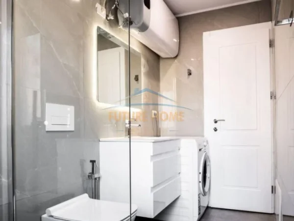 Tirane, jepet me qera apartament 1+1+Ballkon Kati 4, 59 m² 650 € (Rruga Fortuzi)