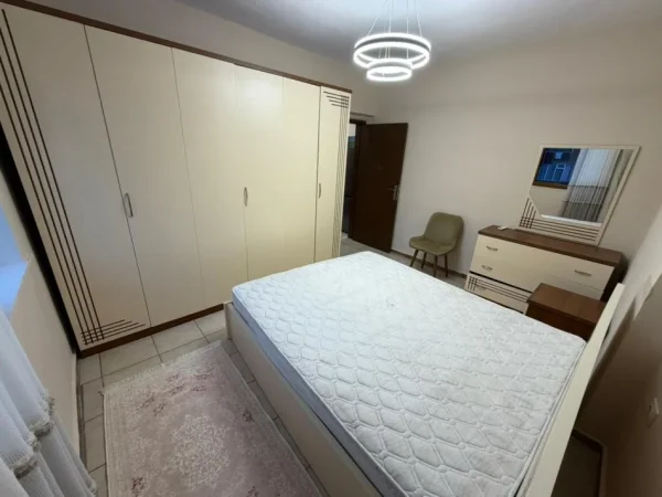 Tirane, jepet me qera apartament 1+1 Kati 3,