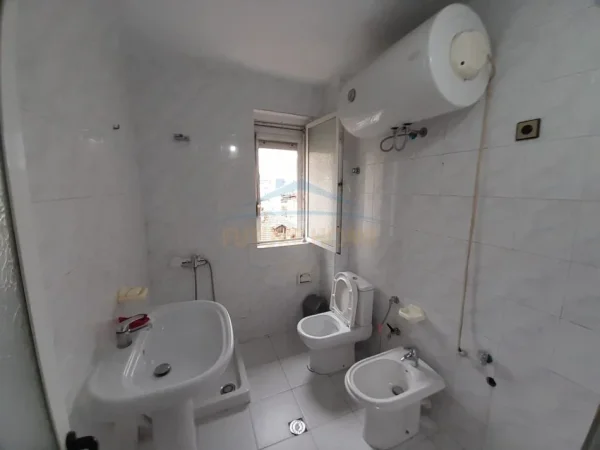 Tirane, jepet me qera apartament 1+1 Kati 5, 56 m² (Bulevardi Zogu i 1)