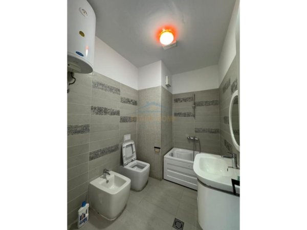 Qera , Ambjent Biznesi , Komuna e Parisit , Tirane