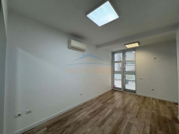 Qera , Ambjent Biznesi , Komuna e Parisit , Tirane