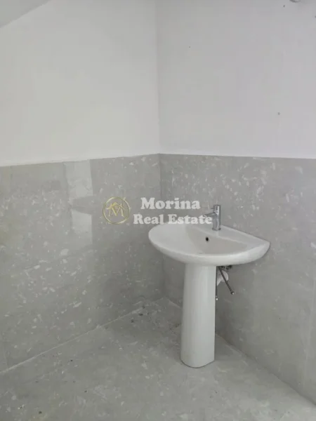 Tirane, jepet me qera ambjent biznesi Kati 0, 117 m² 750 € (21 Dhjetori)