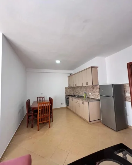 Tirane, jepet me qera apartament 2+1 Kati 5, 500 € (Bulevardi Migjeni)