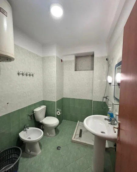 Tirane, jepet me qera apartament 2+1 Kati 5, 500 € (Bulevardi Migjeni)