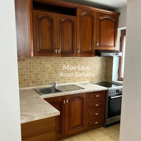 Tirane, jepet me qera apartament 1+1 Kati 2, 55 m² 400 € (Oxhaku)